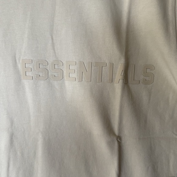 Fear Of God Essentials Eggshell Cream Short Sleeve T-Shirt Size XS NWT - Picture 15 of 16
